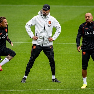 Malen krijgt voorkeur boven Depay in de spits, ook basisplaats Summerville tegen Japan