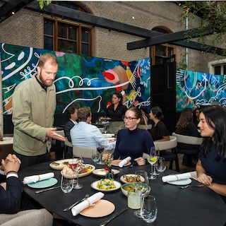 Most dishes at Ottolenghi’s restaurant are excellent, yet Mara Grimm sticks to his cookbooks (8-)