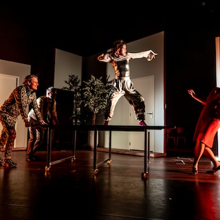 Review: ‘The Successors’ by De Nieuwe Ploeg is an overcrowded yet fairly empty play