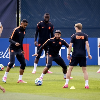Oranje is klaar voor Japan: Verbruggen op doel, Depay weer fit genoeg voor basisplaats