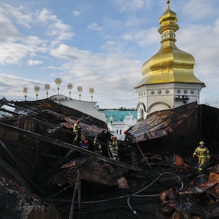 Met een drone zet Rusland een van de ‘belangrijkste spirituele en culturele monumenten’ van Oekraïne in brand