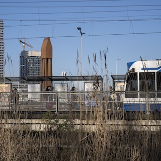 Millions missing for IJ bridge and metro in Amsterdam public transport budget: ‘Sword of Damocles over public transport’