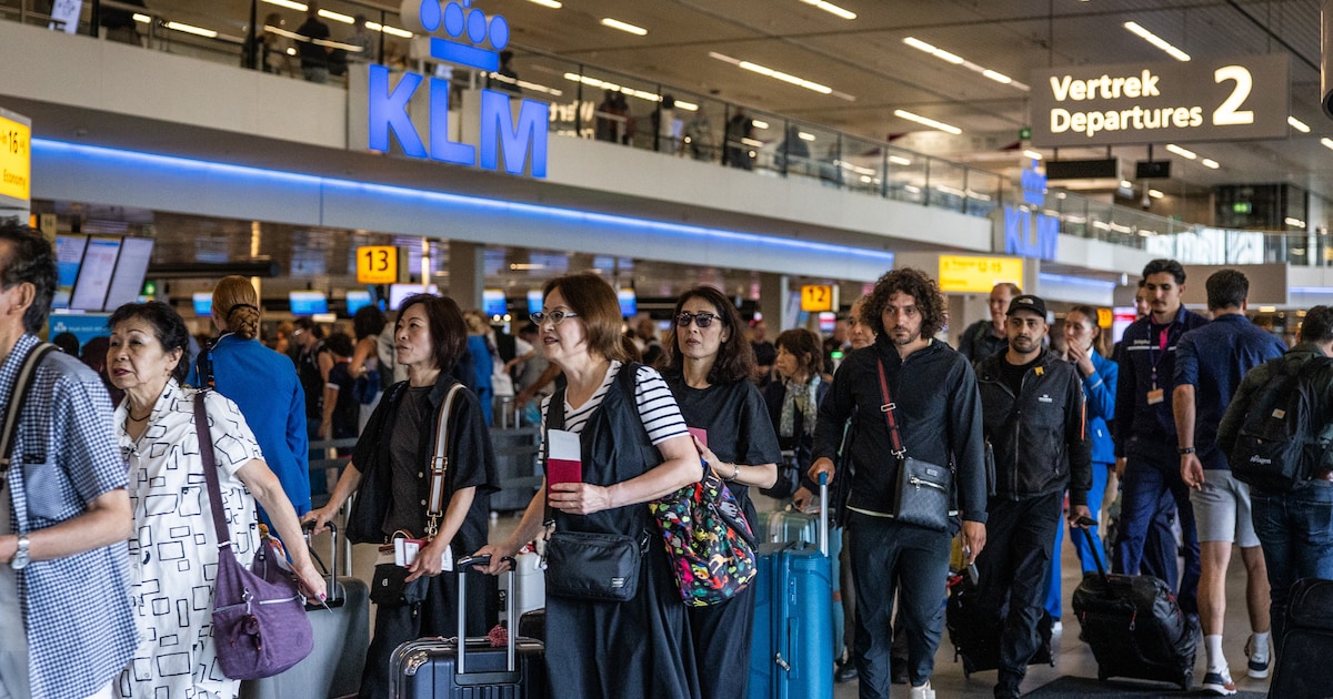 Schiphol en andere grote luchthavens waarschuwen voor wachttijden tot wel vijf uur door nieuw douane