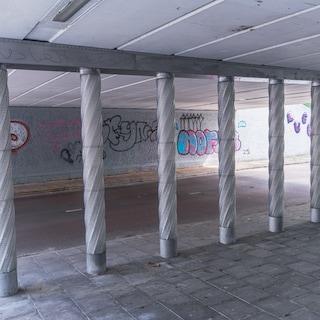 With the artwork Light Echo you travel through the tunnel to the rhythm of the city