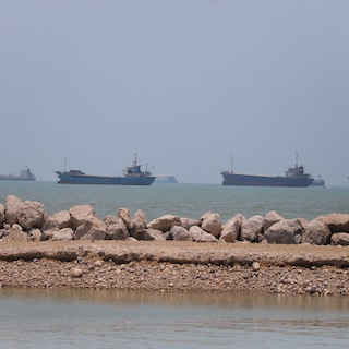 Straat van Hormuz nog lang niet volledig open na akkoord VS en Iran: 80 zeemijnen blokkeren hoofdroute