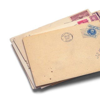 Review: Understandable why this old-fashioned epistolary novel by Virginia Andrews became a bestseller