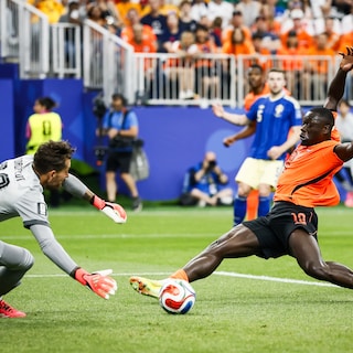 Brobbey maakt tweede WK-treffer en vergroot de voorsprong van Oranje op Zweden (2-0)