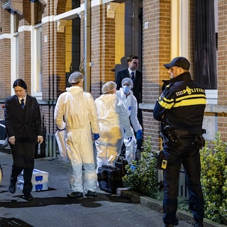 Clen V. (39) verdacht van vergiftigen en verdrinken van zijn vrouw, die dood werd gevonden in woning Koninginneweg