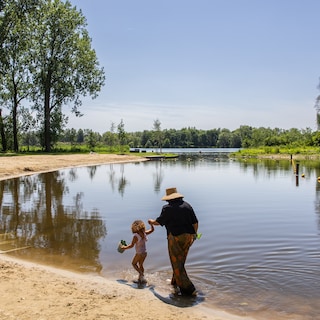 Gaasperplas has a new city beach: ‘It’s still nice and quiet, it’s super busy on the other side’
