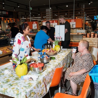 Free water, Zaanse cookies and melon at the supermarket: GGD opens cooling spots in Nieuw-West
