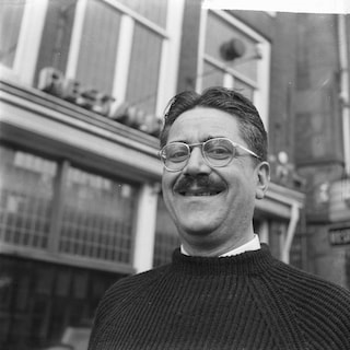 Quick-fire poet Jan de Cler wrote the verses for ‘Hup Holland hup’ live during the Oranje matches