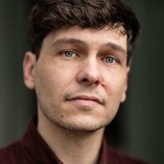 Michiel Cox wrote an essay collection about fatherhood and sentimentality: You are entering a literary desert