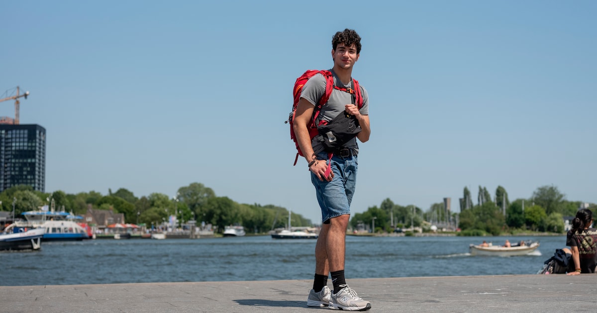 Soloreiziger Mauricio (18) is in Amsterdam om familie op te zoeken: ‘Mijn neefje wilde graag studere