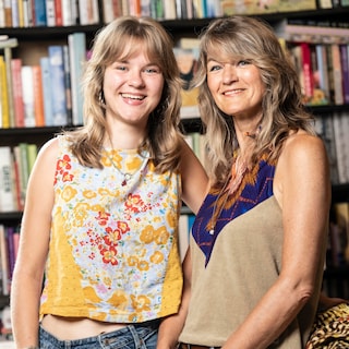 Karoline (56) and Nico (19): ‘Because I offered you safety, you dared to face the unsafe’