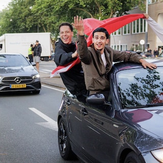 In beeld: supporters van Marokko de straat op in Amsterdam na winst op Oranje