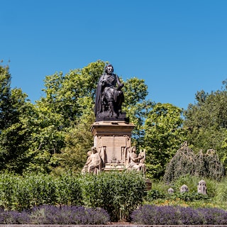 When the Vondel statue was unveiled, the city celebrated for three days