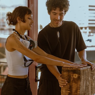 Suraya Latul (28) and Julius Dusch (27) are drawn to the social context of their art: ‘We observe a lot’