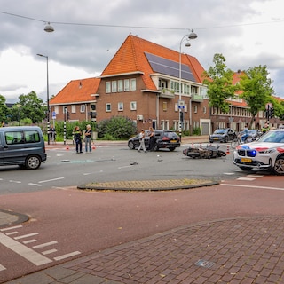 Motor scooter hits two cars in accident on Zeeburgerdijk, driver taken to hospital
