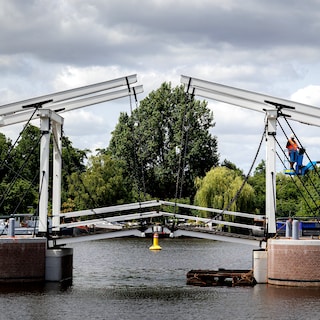 A year of detours, 700 hours of work, now back in full glory: bridge 311