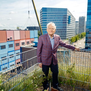 Red-blue block building of Cancer Center Amsterdam along A10 to be demolished: 'It was meant to attract attention. Well, it succeeded'