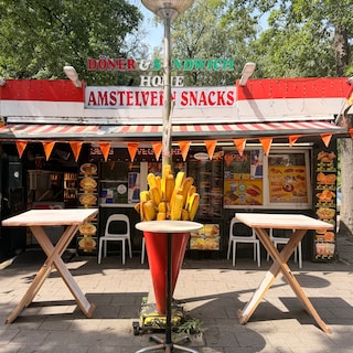 Such a rich selection, including vegan snacks – and then such old oil