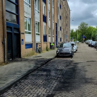 Explosion and car fire in front of apartment complex on Mauritskade in Amsterdam-Oost