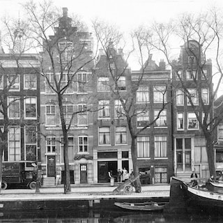Spot the differences: Prinsengracht in 1920 and 2026