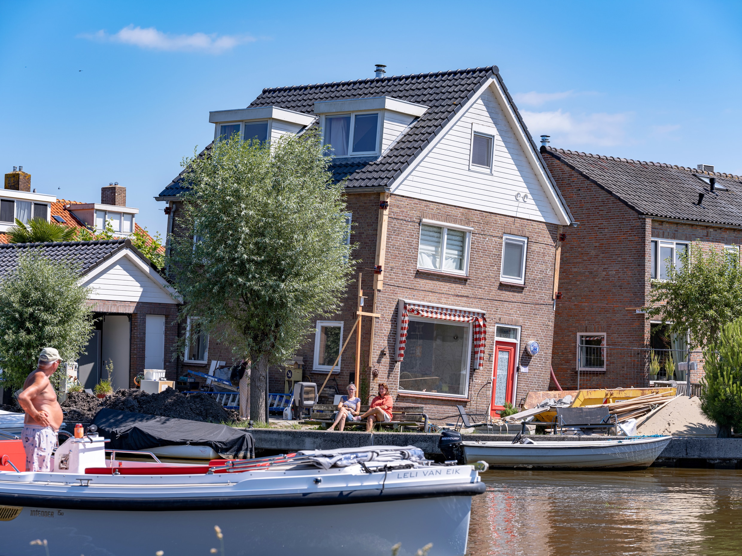 Astrid en Eric zagen hun huis tijdens het recente noodweer in één nacht ...