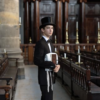 Gathering and praying: photographer Marte Visser followed the community of the Portuguese Synagogue