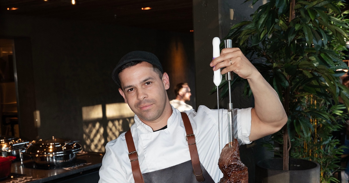 De gast zit bij Barraca Rodizio Grill & Bar oer-Amsterdams aan het water: ‘We werken met veel Brazil