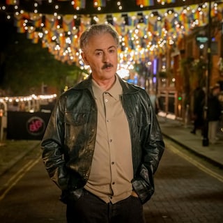 Review Tip Toe: gay bar owner wants to keep everyone happy but can't compete with the toxic manosphere