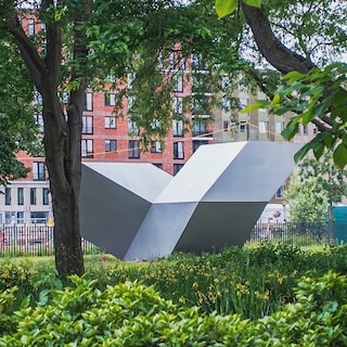 André Volten's painted stainless steel in the Amstelkwartier is art worth circling around