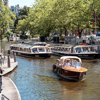 Amsterdam must pay shipping company damages for unlawful canal cruise policy