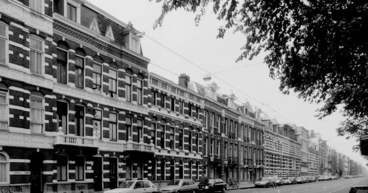 In dit woonhuis aan het Oosterpark zat ooit een van de eerste abortusklinieken van Nederland