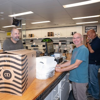 'Mr. HiFi Solutions' Rick (61) bids farewell to his audio store after 35 years: 'Here you can give customers goosebumps, sometimes even tears in their eyes'