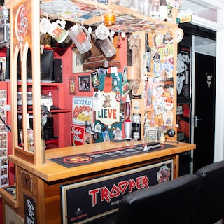 Øeb (58) has a bar in his living room and crates full of vinyl: ‘You can only come here by invitation’