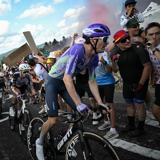 Zenuwslopende ontknoping: Mauro Schmid sprint naar ritzege na heerlijke strijd in Tour de France