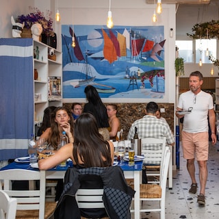 You don't have to look further than the Ceintuurbaan for a Greek holiday, thanks to the generous cuisine of Romios (8)