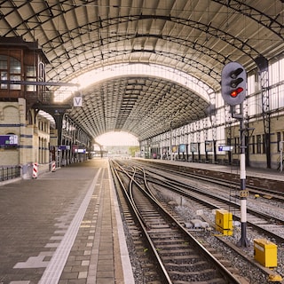 No trains between Amsterdam and Haarlem due to damaged railway bridge