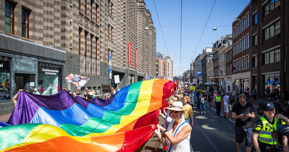 Live: Pride 2026 | Straatfeesten in Amsterdam allemaal vol