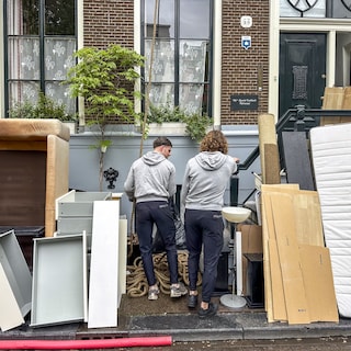 More homes listed and sold in Amsterdam, lower average transaction price – but a shift appears imminent