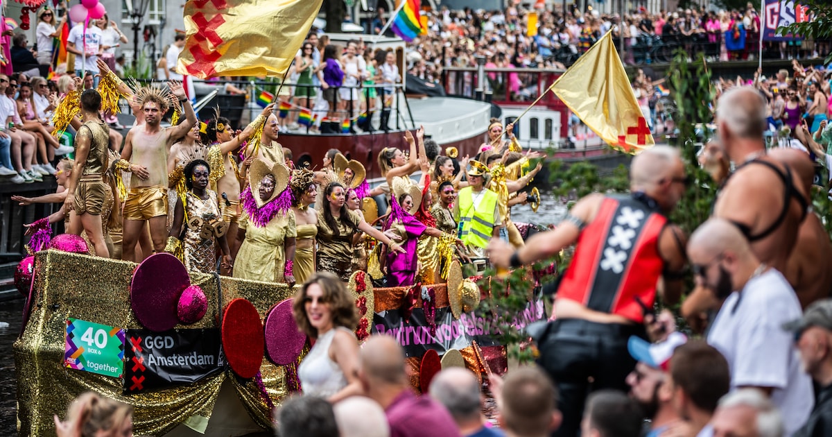 Canal Parade Amsterdam 2026: op deze 10 boten moet je letten