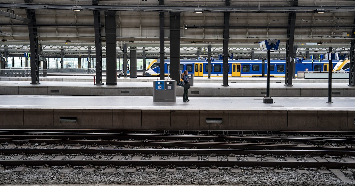 De hele maand augustus rijden minder sprinters tussen Hoofddorp en Amsterdam Centraal door een stori