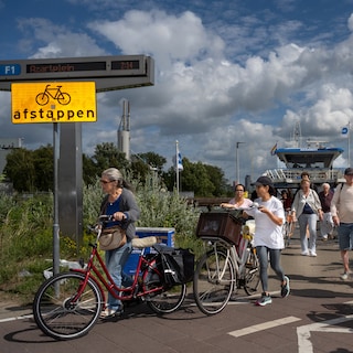 Bridge, bike tunnel, or cable car to the North? Amsterdam must find a solution by 2034, but faces setbacks