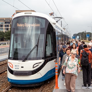 Forced transfer at Surinameplein frustrates tram passengers: ‘Can’t they coordinate the schedules?’