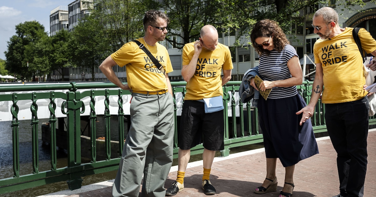 Walk of Pride eert 52 queers met bronzen tegels in Amsterdam: ‘Deze strijd is nog absoluut niet gest