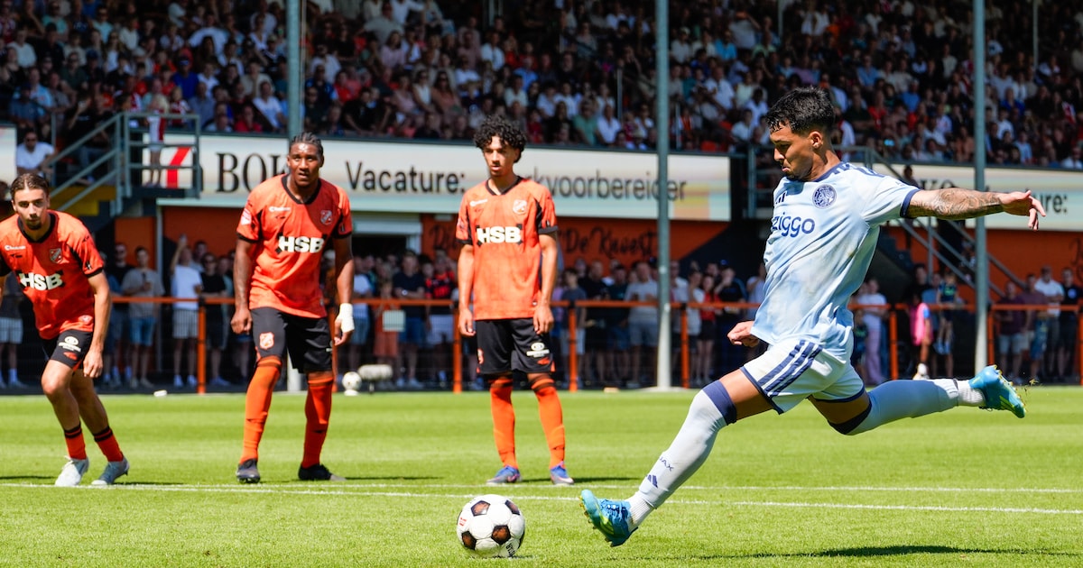 Nieuwe spitsen helpen Ajax aan oefenzege op FC Volendam, pijnlijke blunder van doelman Heerkens