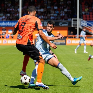 Ajax coach Míchel sees new strikers score but notes room for improvement: 'Marcos Leonardo clearly still needs time'