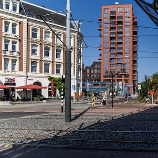 The architecture of Oostenburg in Amsterdam-Centrum suits the neighborhood, but it feels very unfriendly