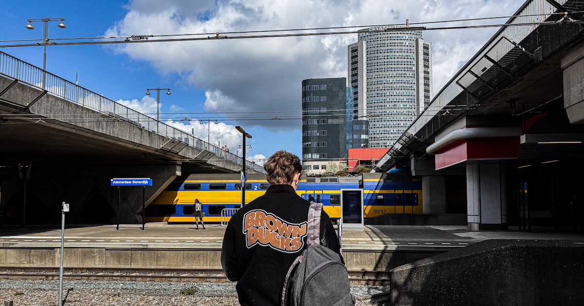 Geen treinen tussen Amsterdam Centraal en Schiphol door kapotte bovenleiding